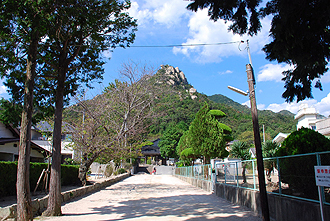 入口から山門にかけて