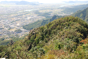 西の峰の本丸跡